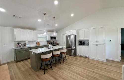 Lucky Cowboy Lodge Near WinStar - Cozy 3BR Home - Foto 9