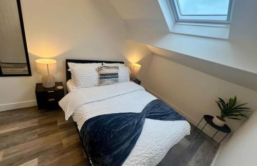 2 Bed Preston City Centre Flat - Sleeps 4 with parking - Photo 1