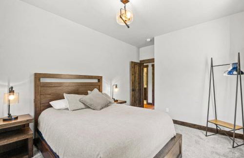 Snowghost Den-Luxury Ski In Ski Out Home Sleeps 9 with 3 Bedrooms 2 and a half Bathrooms and Private Hot Tub - Foto 16