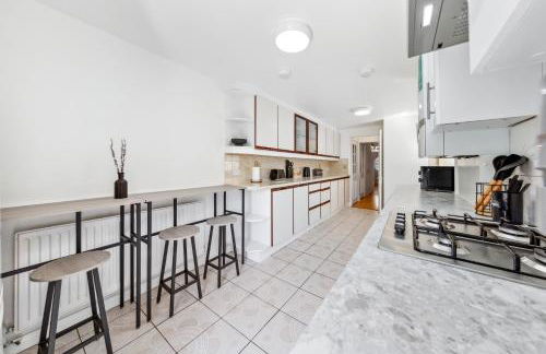 4BR North London I WiFi, Garden, Near Shops - Foto 6