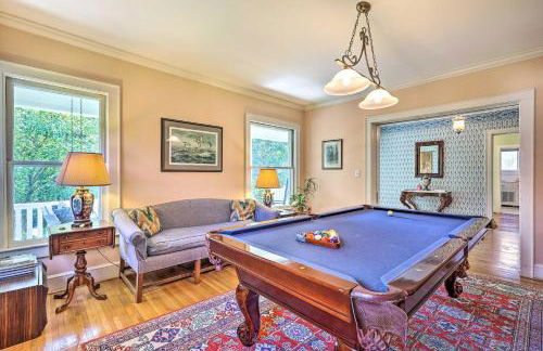 Lush Elkin Home with Porch Views and Pool Table - Foto 6