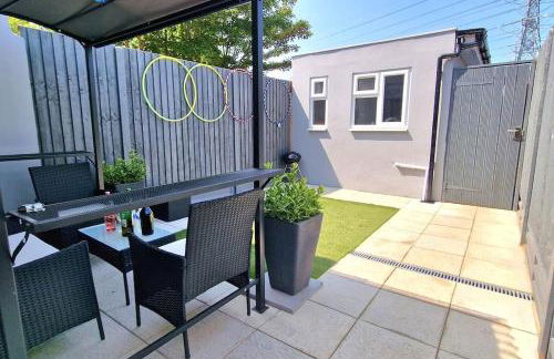 Stunning, clean, free parking home, ideal long stays - Foto 9