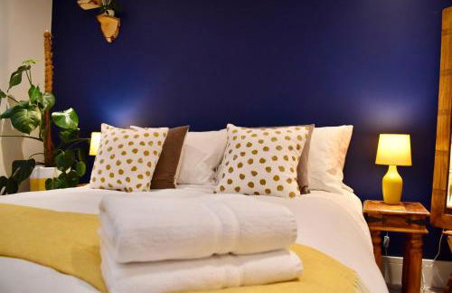 Stylish centrally-located studio with parking - Foto 1