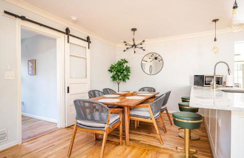 4BR/3BA Luxurious Decatur Home w/ Patio & Backyard - Foto 34