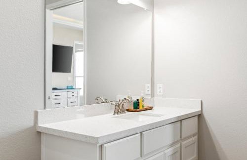 Stylish 4BR Crystal Beach Retreat Walk to Beach - Foto 22