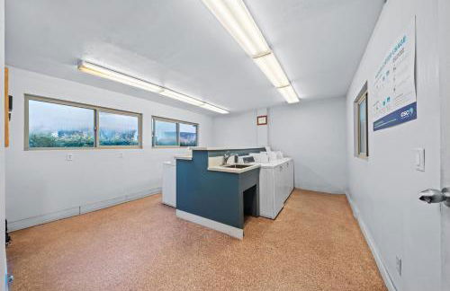 Entire Private Home with 2 Bedrooms 1 Bathroom, King Bed, Pool, Hot Tub, 2 Parking in Mira Mesa Available Now - Photo 22