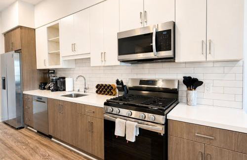 Designer 1 Bedroom Condo in Silver Lake - Photo 7