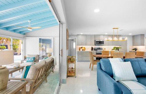 Coastal Charm - Photo 14