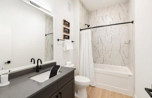 Luxury 2BR Steps from Railroad Park - Foto 24