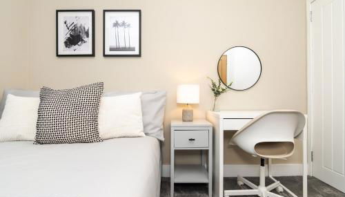 3 Bedroom House-Free Parking-by Holiday Homes - Foto 2