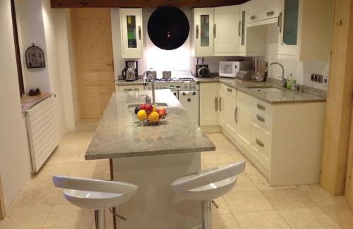 Spacious Ski Chalet In Traditional French Village, sleeps 8, Four Star with fibre broadband - Photo 31