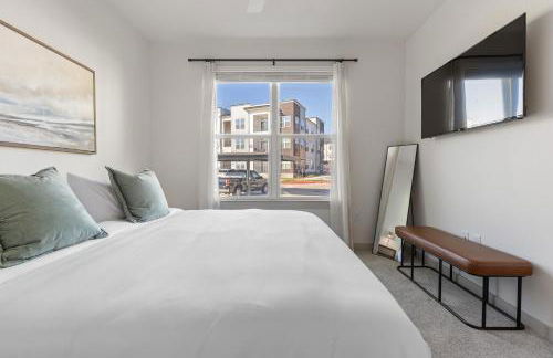 Stylish Ground Floor 2BR 2BA with Private Patio - Foto 20