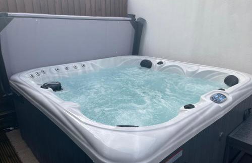 City Retreat, 2 Bed House with Cloudstream Hot Tub - Foto 2