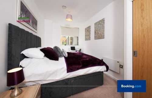 Premium Deals on Modern 2 -Bed 2-Bath Central City for Movers & Pros by Hedgerow l Embrace comfort and ease with our inviting 2 bedroom apartment l Attractions like Science and Industry Museum, Manchester Museum & Manchester Art Gallery - Foto 5