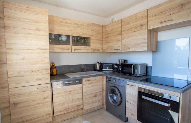 2 bedroom Apartment in Bormes-les-Mimosas with swimming pool and garden - Photo 7