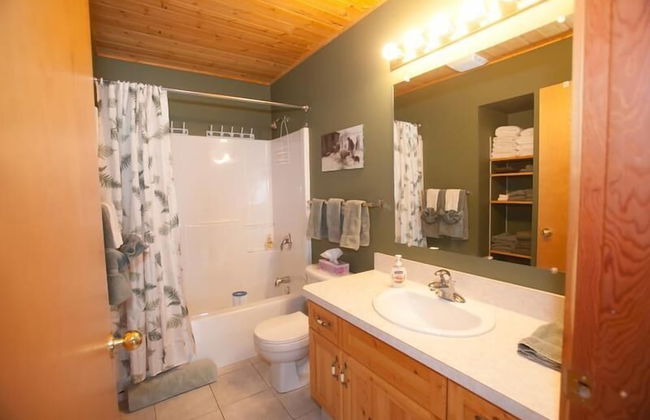 Outlaws Inn by Apex Accommodations - Photo 18