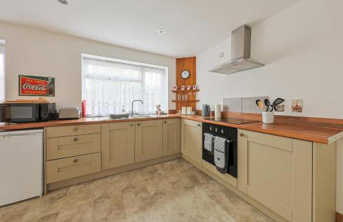 Spacious Self Contained Annexe with Parking - Pass the Keys - Foto 4