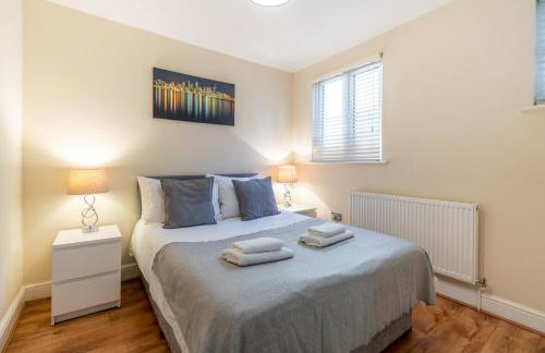 One Bedroom Flat in Bush Hill Park - Photo 14