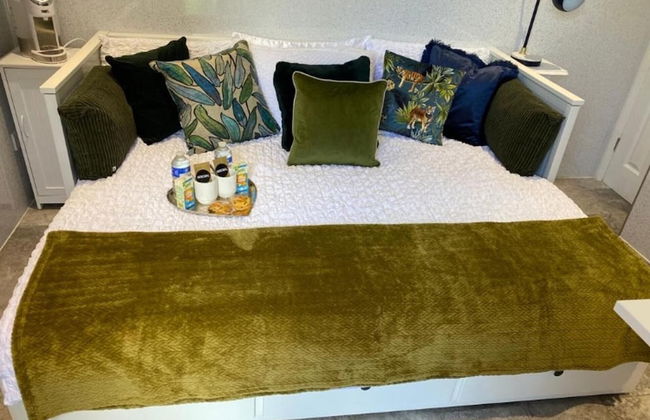 Oakwood Cabin Retreat in Bexleyheath - Foto 8