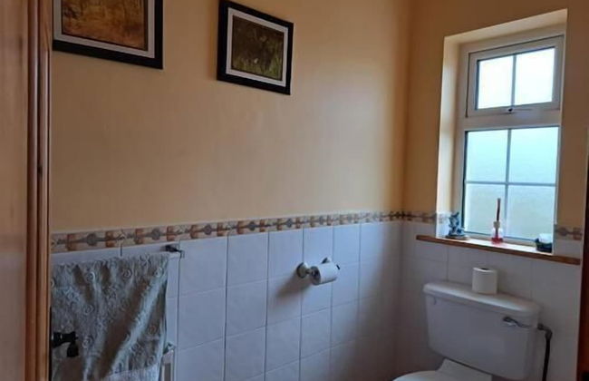 Spacious 6-bed House 10 Minutes From Knock Airport - Photo 19