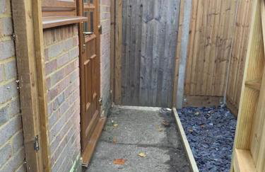 Stunning 1-bedroom annexe flat with own entrance near London - Photo 6