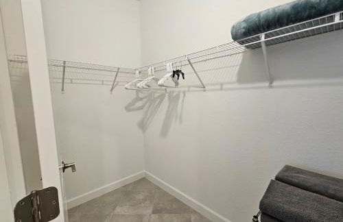 Pet friendly, Heated Pool, close to many beaches, monthly New Vacation Villa - Foto 23