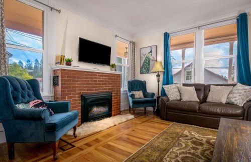 The Golden Parlor- Historic Victorian, Hot Tub - Foto 34