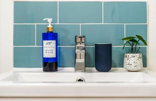 3 Bedroom House, Free Parking, Easy M53 Access - Photo 13