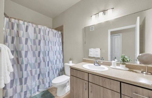 3BR Family Suite | Pool, Games, Gym, Free Parking - Foto 17