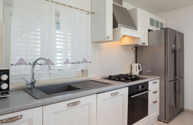 Stunning Villa Sofia With Heated Pool IN Split Hinterland - Foto 15