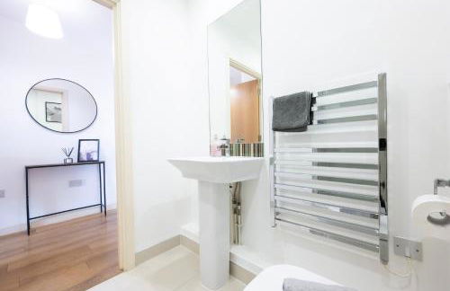 1BR River Retreat - Sleeps 4 - Parking - Foto 6