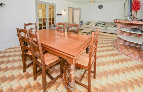 Gorgeous Home In Briare With Sauna - Photo 5