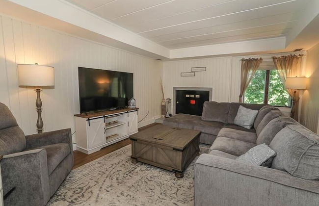 Seven Springs 2 Bedroom Premium Condo, Pet Friendly! by RedAwning - Foto 1