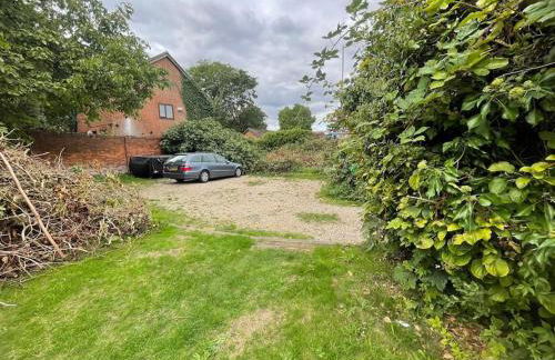 Perfect Family & Friends Home, Free Parking Security Onsite - Photo 50