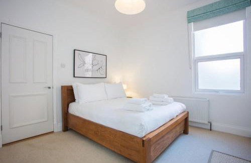 Stylish & Modern 3 Bed Flat in NW London With Garden - Foto 8