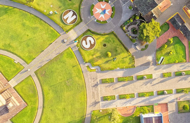 Excursion à Mitad del Mundo - Photo 1