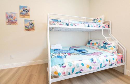 Stylish Retreat with Pool near The Parks - Foto 43