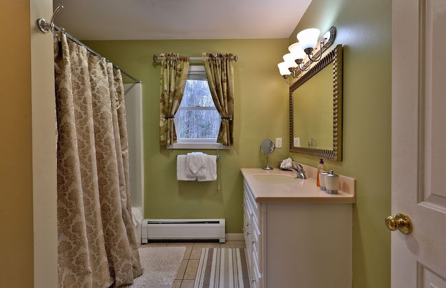 The Tanglewood Lodge: Amazing Ski Home For Groups. Hot Tub. Close To Killington Resort! 4 Bedroom Home - Photo 21