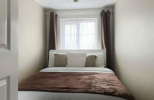 Private guest house - Double bedroom, en-suite and workspace with private entrance, first floor with no lift and no full kitchen - Foto 8