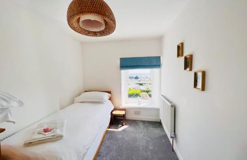 Gordy Hall -Sea facing Welsh cottage with stunning views - Photo 13