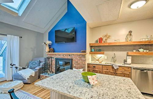 Ski-InandSki-Out Tenney Mountain Condo with Fireplace! - Foto 10