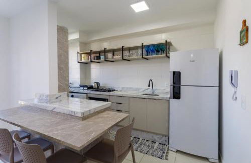 Apartamento 150m da PRAIA com SACADA, WI-FI AR CONDICIONADO, PISCINA, PORTARIA 24h, PLAYGROUND e vaga de GARAGEM - Foto 25