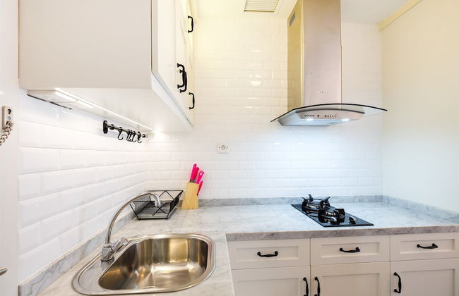 Minimalist Studio at Bassura City Apartment By Travelio - Foto 6