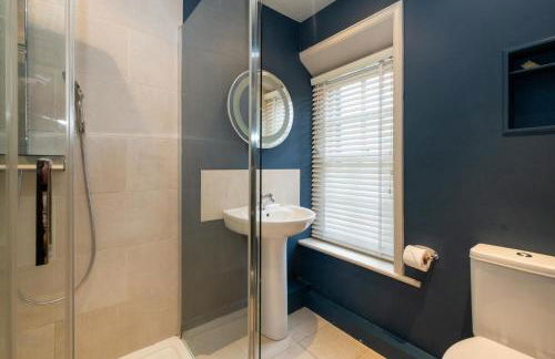 3 The Coastguards, Thorpeness - Only a stones throw from the Beach and very close to famous boating Meare, Country Club and Golf Club - Aldeburgh Coastal Cottages - Foto 33