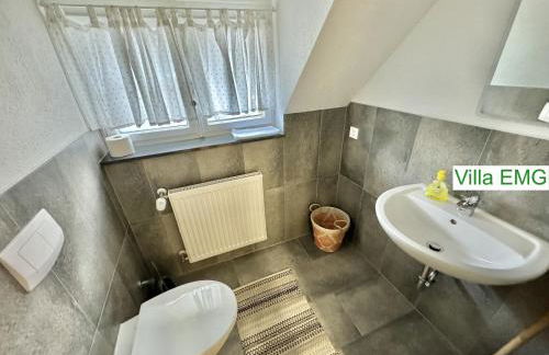 Ferienhaus Villa EMG Velbert nah Düsseldorf Essen Dortmund, Familien Gruppen bis 27 Personen, 3 Küchen, Kaminofen, Terrasse - Photo 21