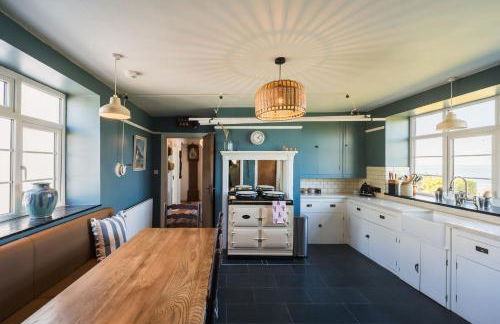 Cliff Top - Panoramic Sea Views with Spa & Hot Tub - Photo 3