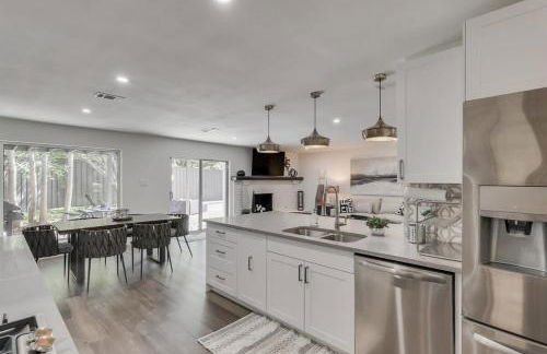 Luxury Home with 5 Bedrooms and Private Pool - Foto 21