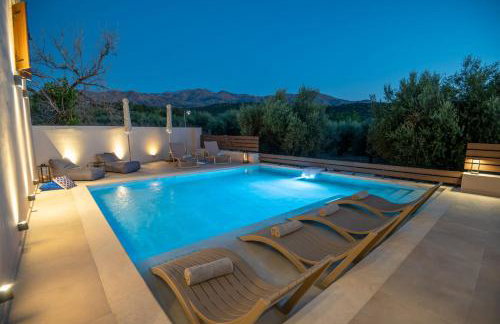 Pavlina Villa , a hidden gem with heated pool and ping pong! - Photo 62