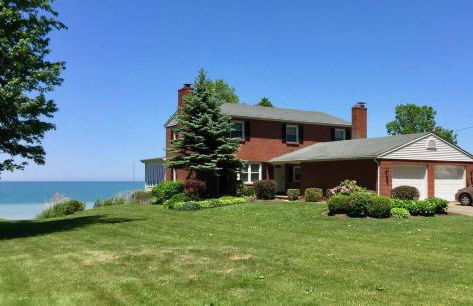 Lakefront Home in Madison - Private Beach - Photo 2