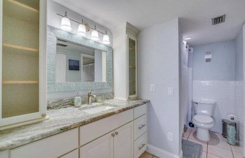 Pool and Beach Access Waterfront Hudson Condo! - Foto 17